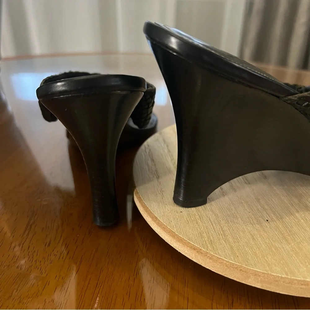 Lauren Ralph Lauren McKenna Wedge
Thong Sandals Black Leather Good Condition - Picture 6 of 11